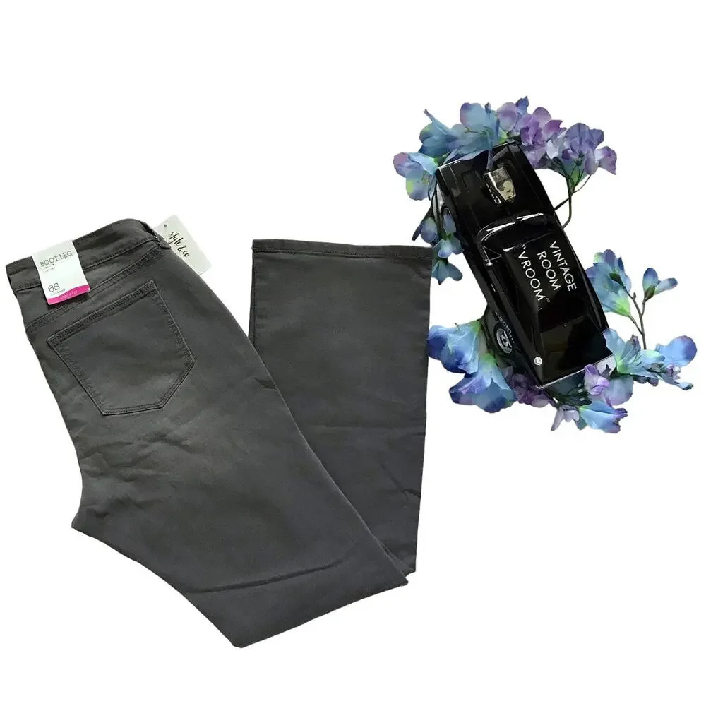 Style & Co. NWT Grey Wash Curvy Boot Leg Jeans Women 6S